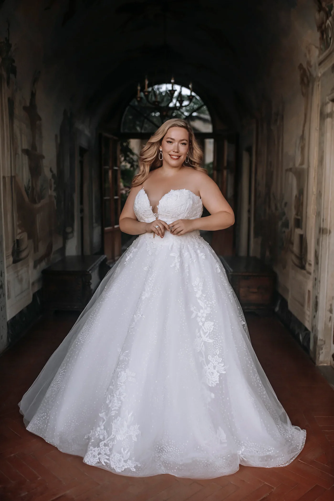 

Customized Wedding Dress For Women In 2025 Strapless Deep V-Neck Made Of Thin Gauze Material With Floral Lace And Sequins