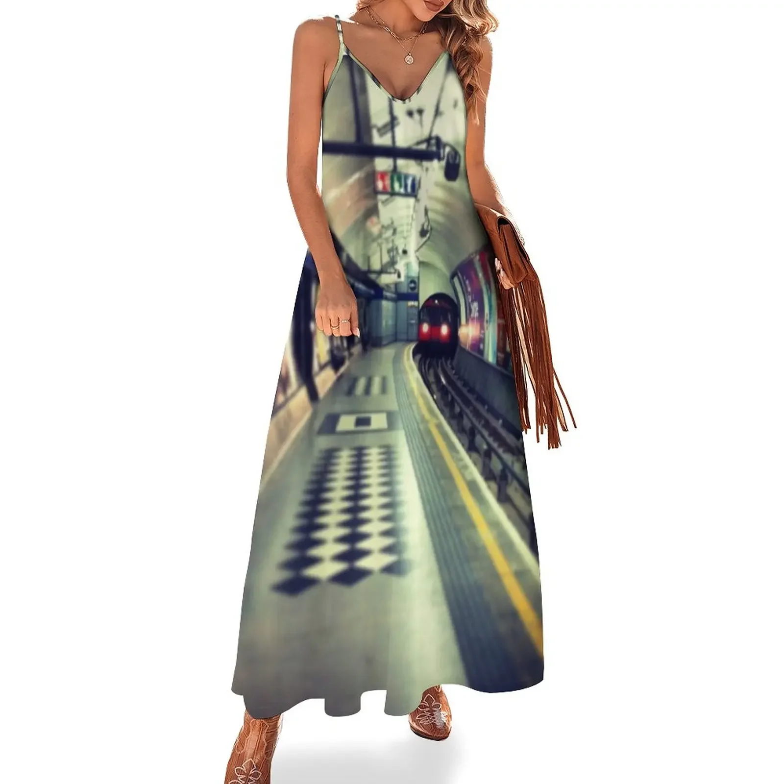 

London underground - Train coming! train lights on rails Sleeveless Dress women dress Women's skirt Dress