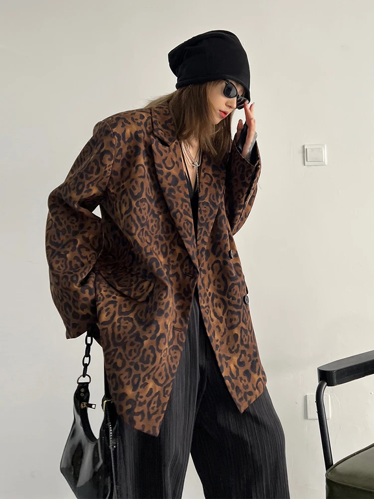 [EAM]  Women Leopard Print Big Size Casual Blazer New Lapel Long Sleeve Loose Fit Jacket Fashion Tide Spring Autumn 2024 1DF2518