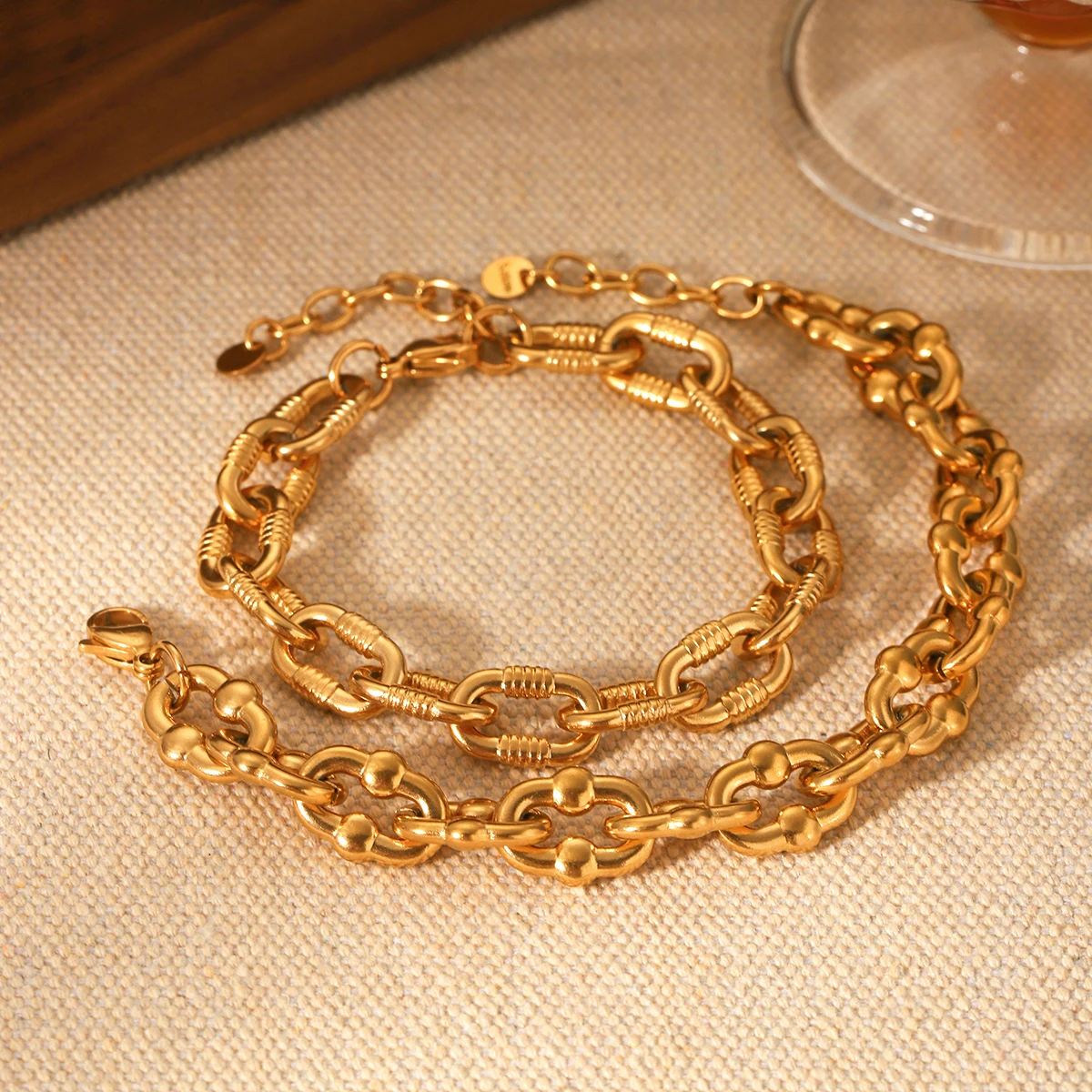 

Retro Hip Hop Stainless Steel Thick Bracelet Light Luxury 18k Gold Plated Cuban Bracelet Waterproof Jewelry For Men And Women