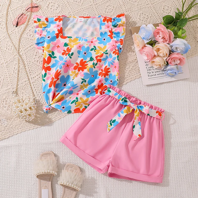 

Повседневный комплект из 2 предметов для девочек 8-12 лет: топ с цветочным принтом и рюшами на рукавах и розовые шорты с поясом, мягкий и милый, для повседневной летней носки
