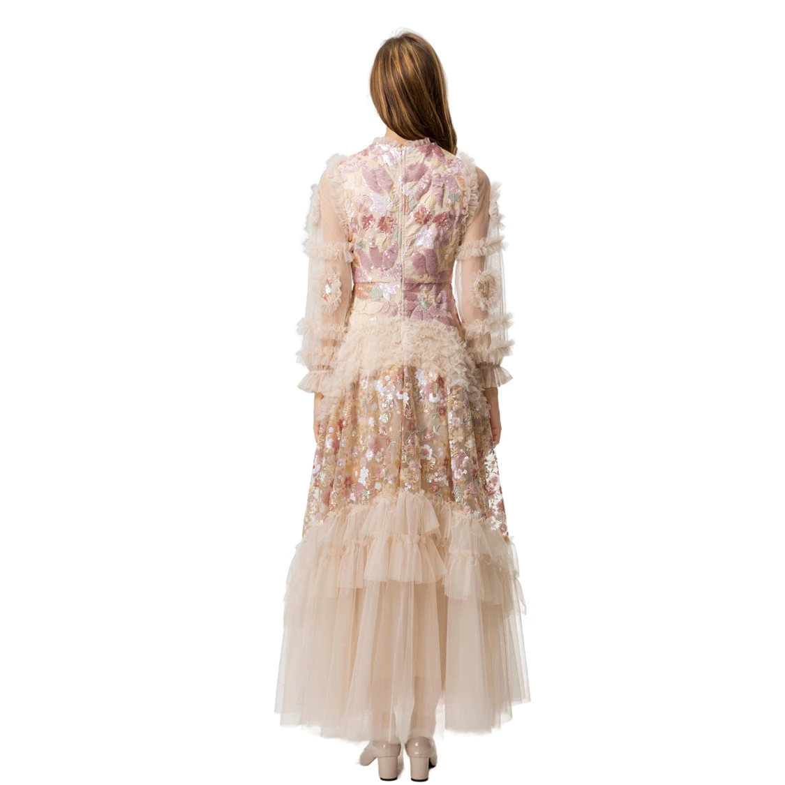 Encantador vestido maxi floral 3D nude com mangas compridas com babados saia de tule em vários camadas e detalhes de lantejoulas vestido de baile