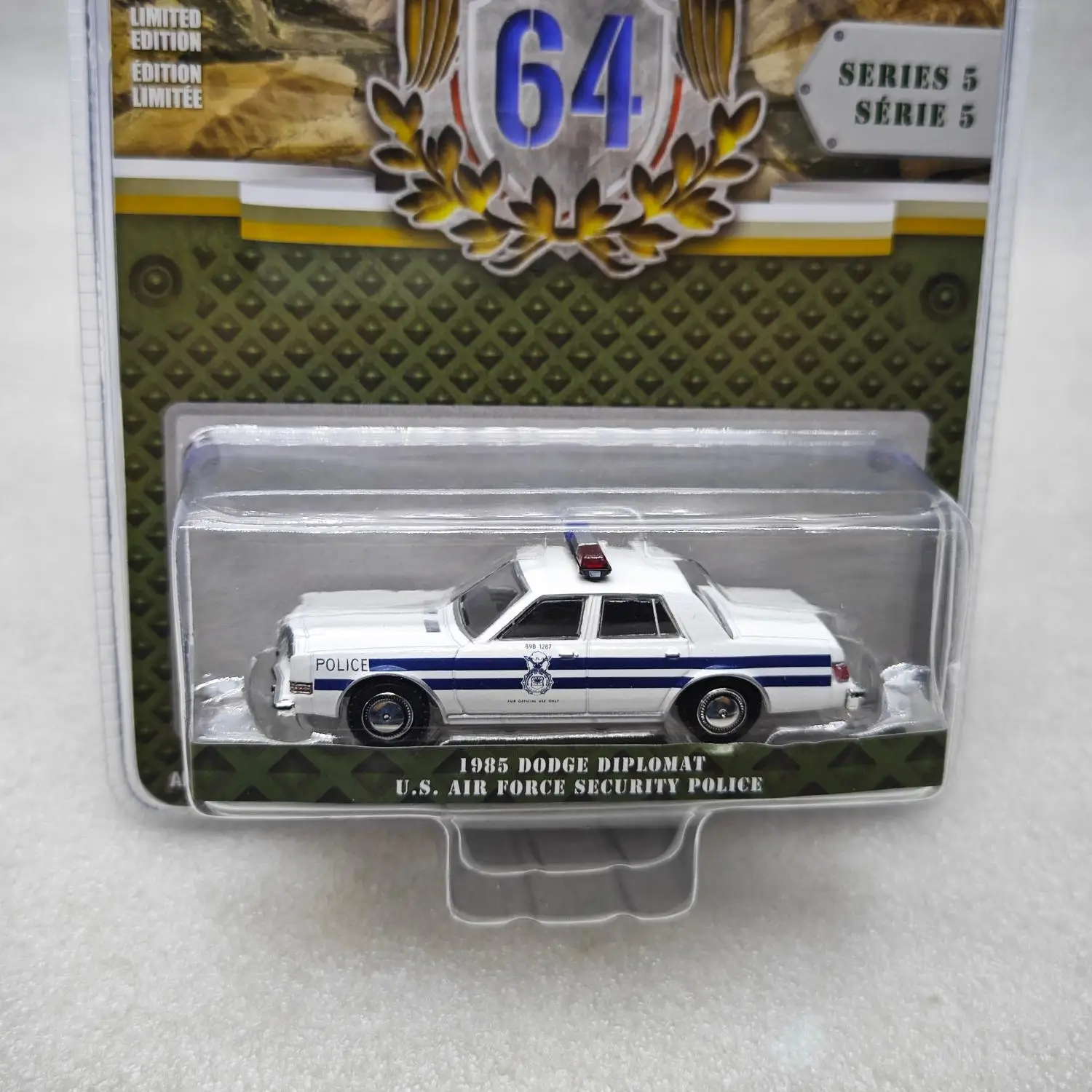 

Greenlight 1:64 Battalion 64 Series 5 - 1985 Dodge Diplomat