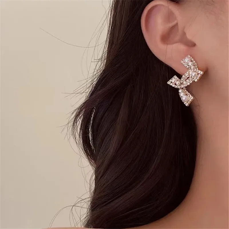 

Elegant Vintage Metal Zircon Pearl Stud Earrings Fashionable Lady's Daily Commute Party Accessory Stylish Pearl Jewelry