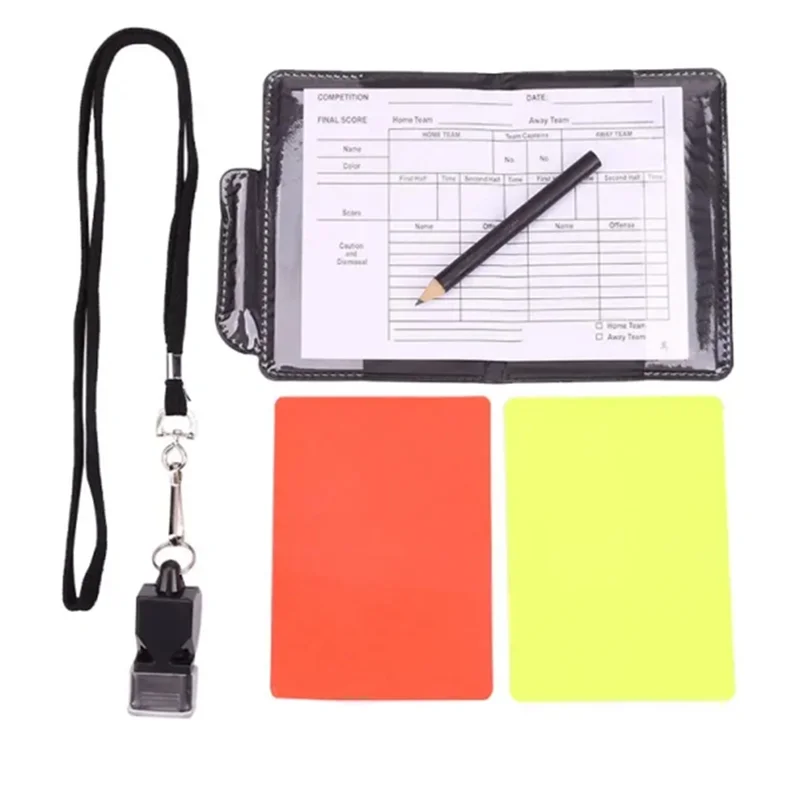 ABHS-rode en gele kaarten voor scheidsrechter in voetbalwedstrijd. Voetbalscheidsrechteruitrusting. Rode en gele waarschuwingskaarten