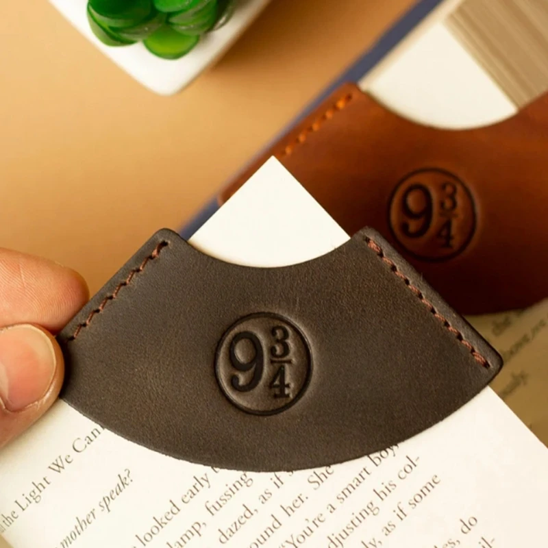 ที่คั่นหน้ารูปพัดแปลกใหม่5ชิ้นที่คั่นหนังสือหนังคั่นหน้าสำหรับครูผู้อ่านหนังสือคนรัก