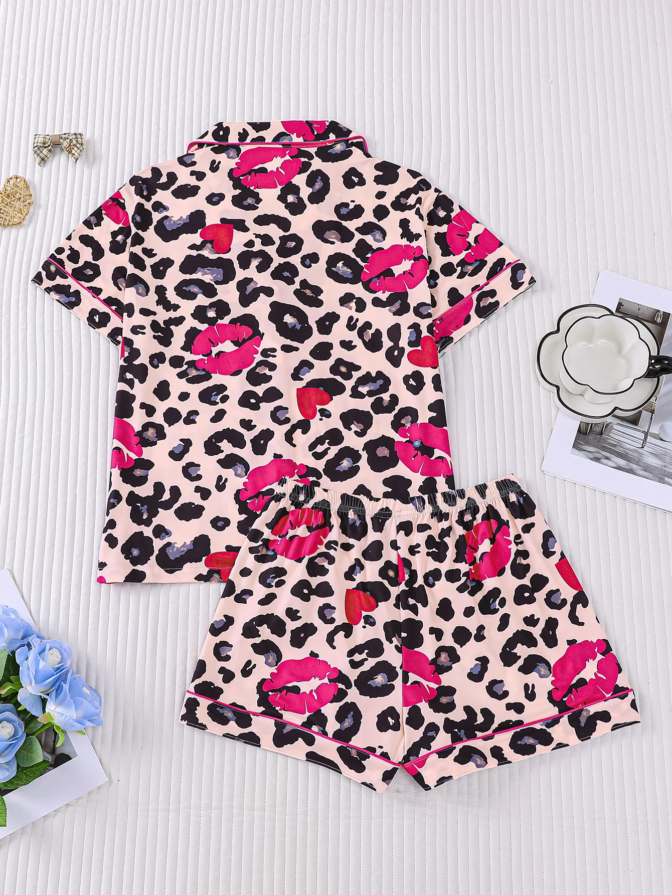 Women's Leopard Print Red Lip Printed Pajamas Set, Short-Sleeved Cardigan Shorts, Home Wear, Breathable and Can Be Worn Outside