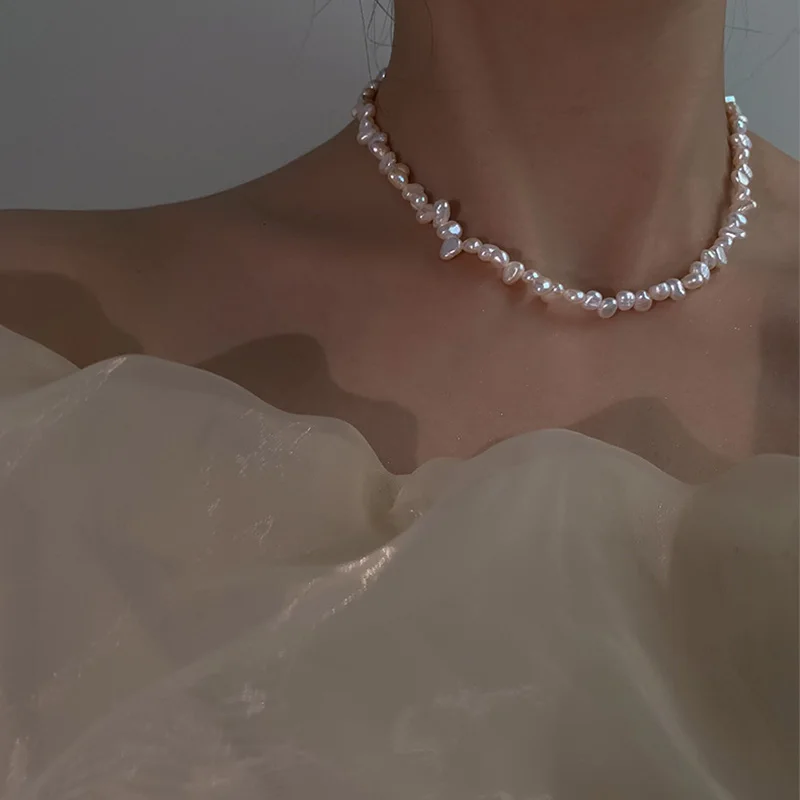 Artificial Pearl Necklace Women Vintage Dainty Choker Handmade Short Tiny Chain Fashion Choker Pendant Elegant Metal Collar