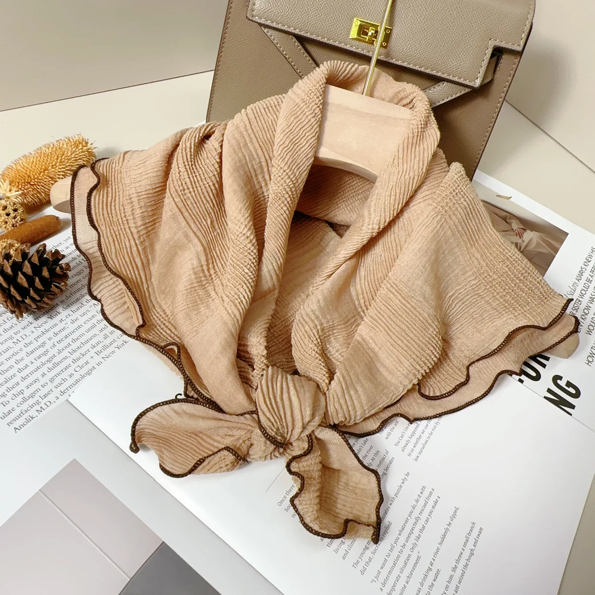 

Fashionable High-end Women's Scarf Autumn 2024 Ear Edges and Pressed Wrinkles Made of Cotton Linen Suitable Outdoor Indoor Wear