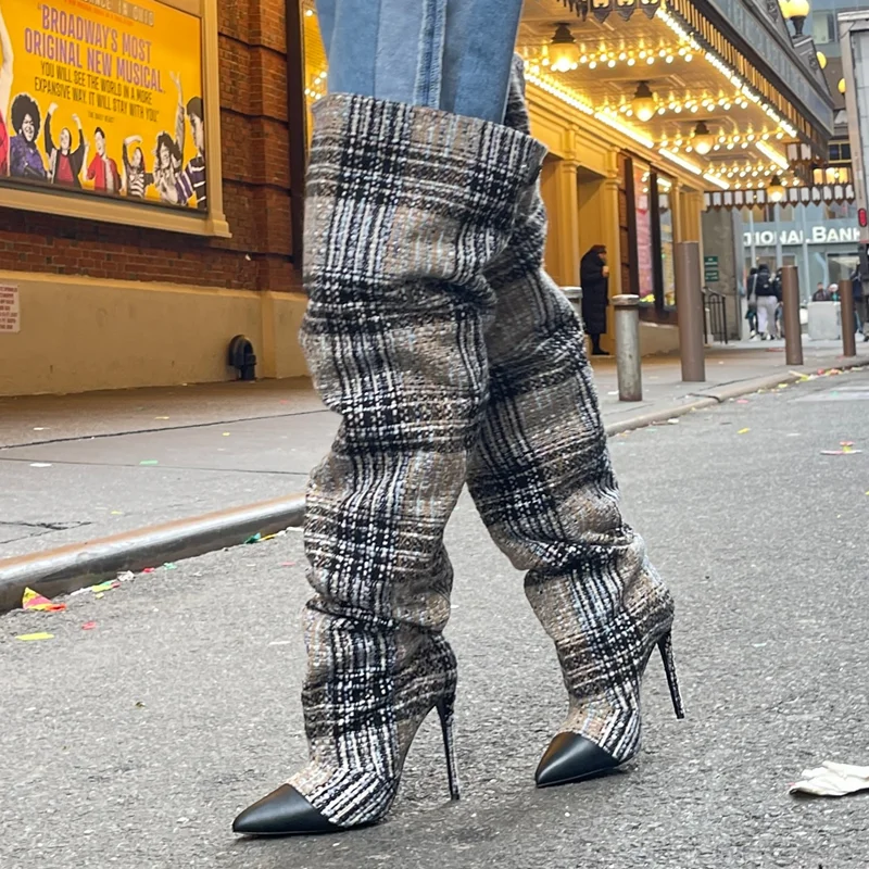 

Лоскутные замшевые сапоги выше колена, пикантные плиссированные сапоги с острым носком на тонком каблуке, новые поступления, модные женские современные сапоги