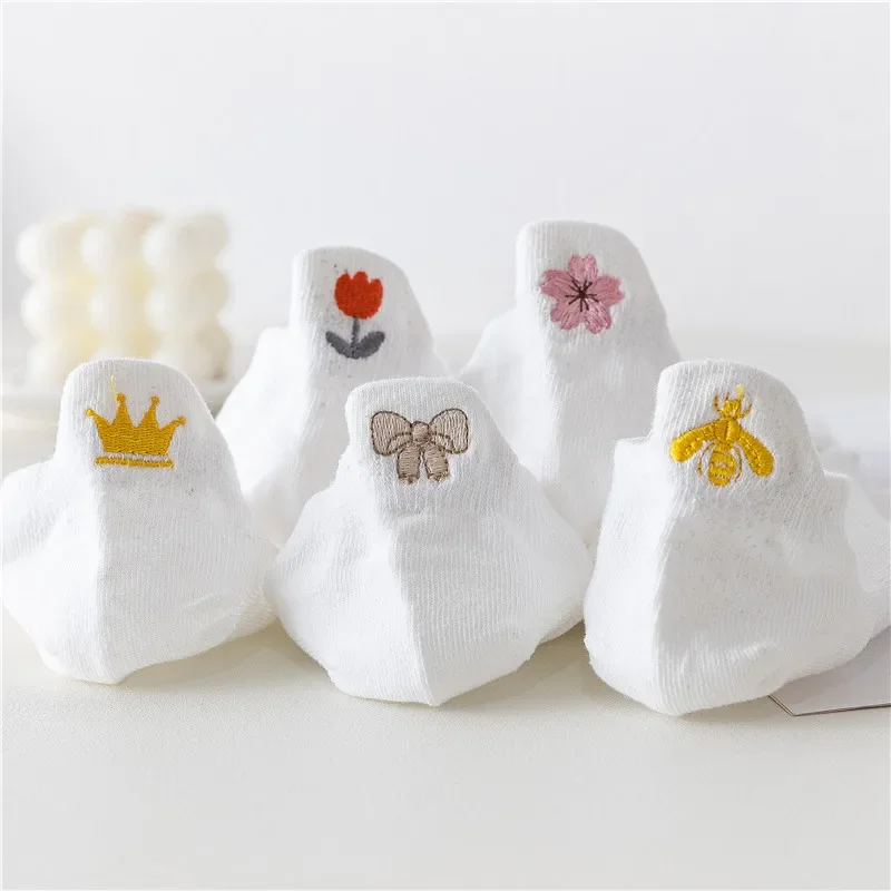 3/5 Pairs Women's Japanese Kawaii Socks Embroidered Flowers/Bees/Crowns Thin No-Show Boat Socks for Summer Cute School Casual
