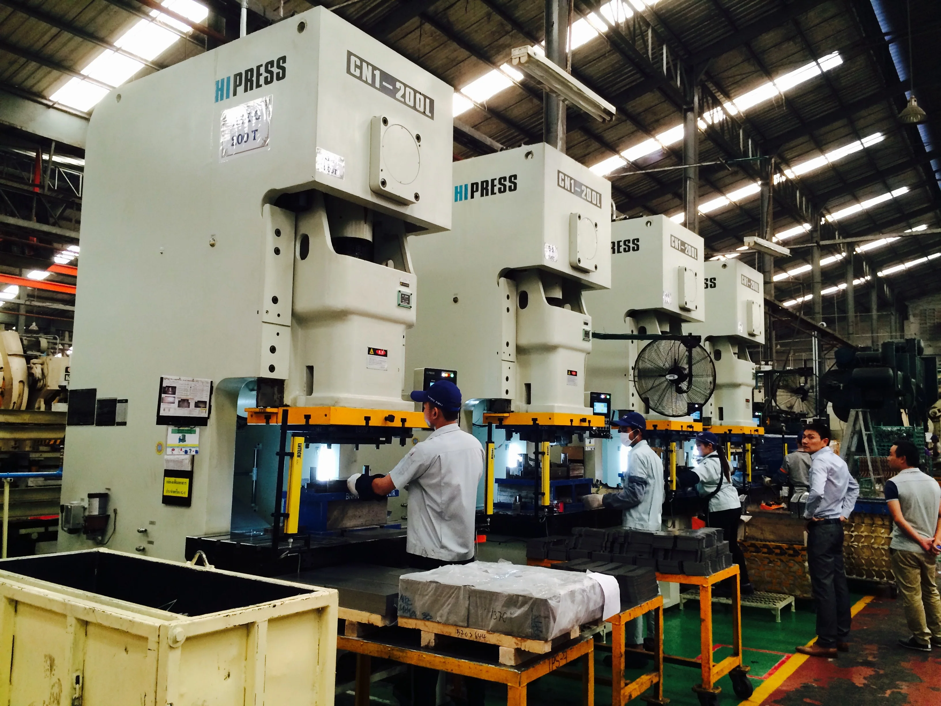 Mechanische Power Press Punching Hole Machine Stahlstanzmaschine für die Automobilindustrie