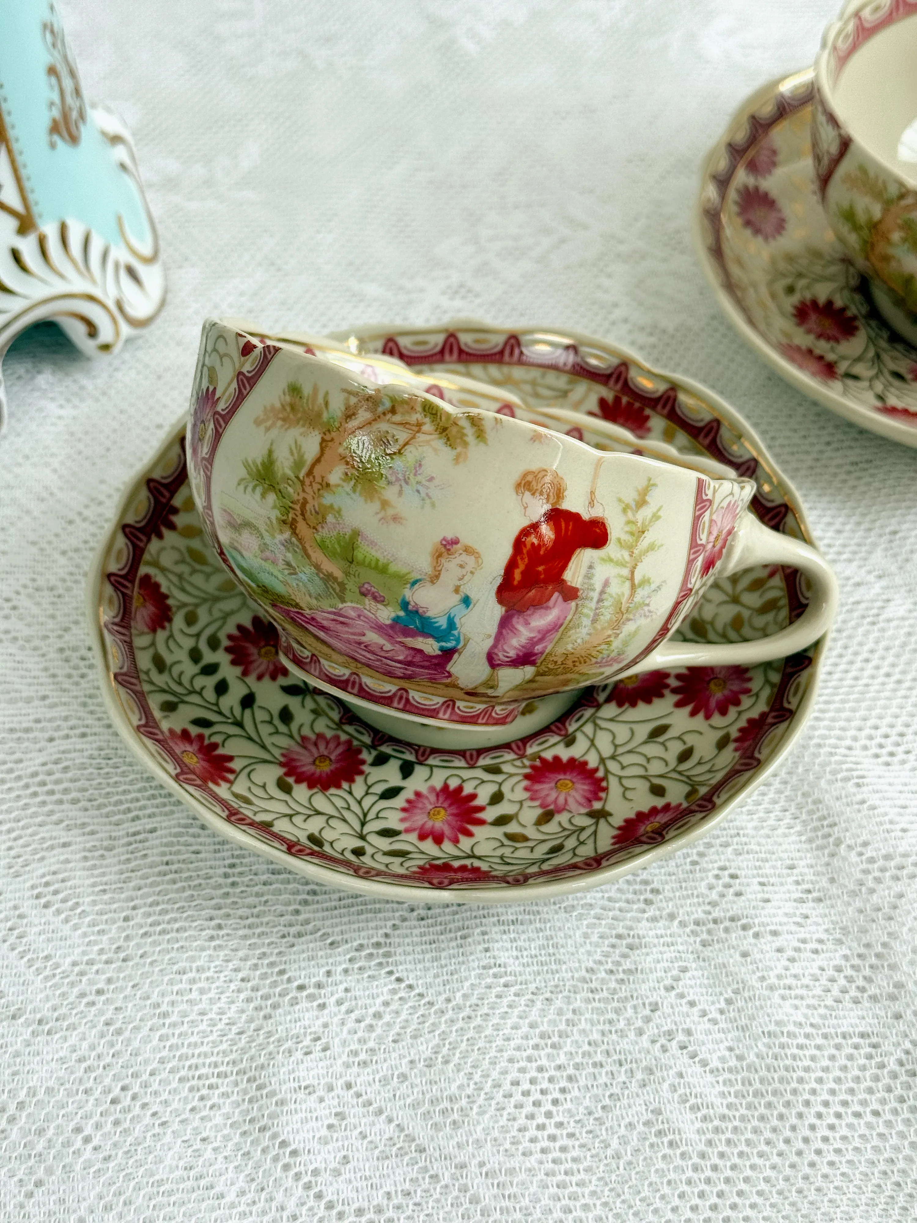 Medieval porcelain mermaid fish tail handle glazed gold black porcelain powder flower figure coffee cup