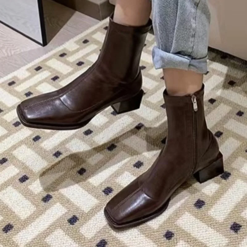 Französische Stiefeletten mit quadratischer Zehenpartie für Damen, neuer Stil, modisches weiches Leder, vielseitige, leichte, verschleißfeste Stiefeletten