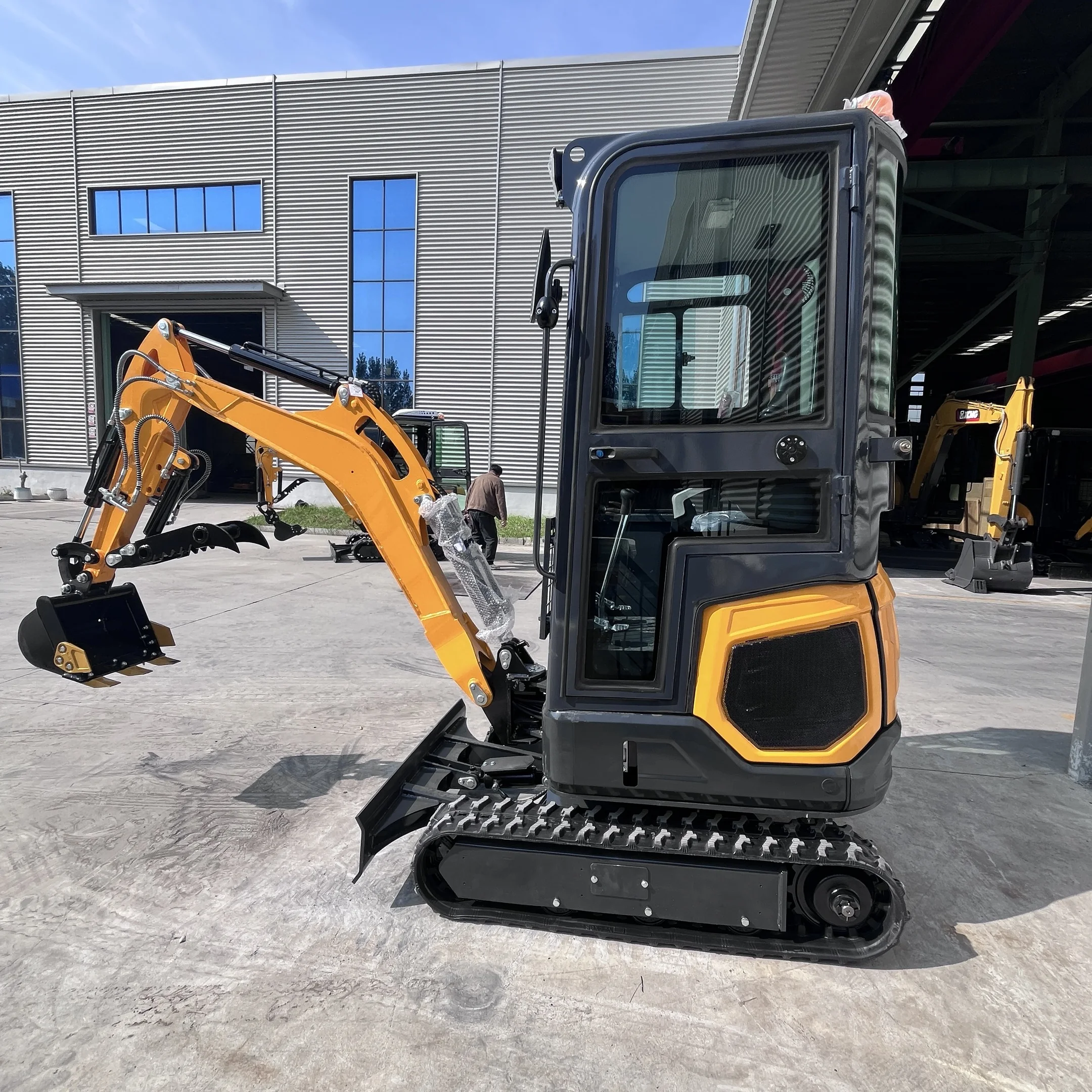 حفارة صغيرة محرك كوبوتا CE/EPA حفارة صغيرة للحديقة 1.8 طن 2 طن 3 طن حفارة صغيرة