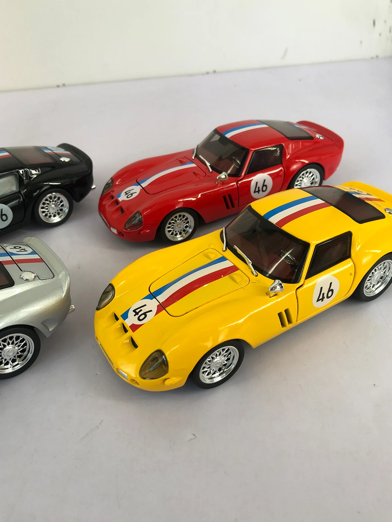 1:32 имитация модели 250GT из цинкового сплава, статическое украшение, металлический коллекционный подарочный автомобиль