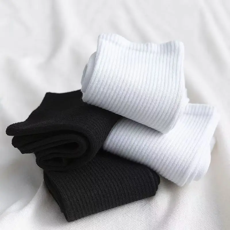 10 pairs of men\'s black and white fashionable simple casual business daily comfortable breathable sports socks