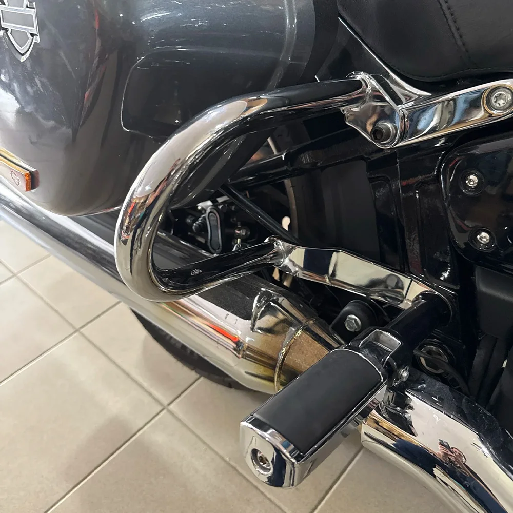 Motorcycle Parts Black Solid Steel Rear Saddlebag Guard Crash Bar for Harley Softail Sport Glide 2018-2024 Rear Protector Bumper