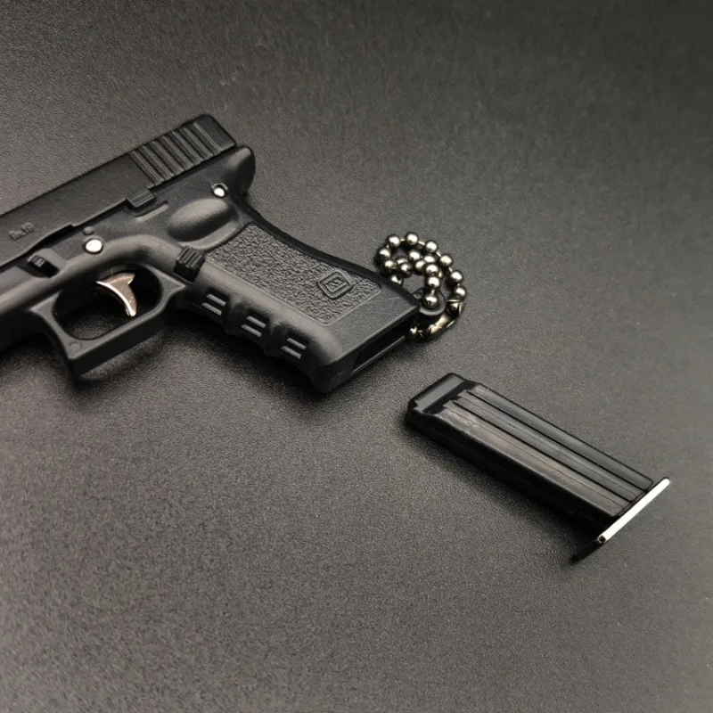 Mini Desert Eagle Toy Guns Arms, Liga preta Chaveiro Pistola, Metal Model Pistolas, PUBG Decoração Toy, 1:3