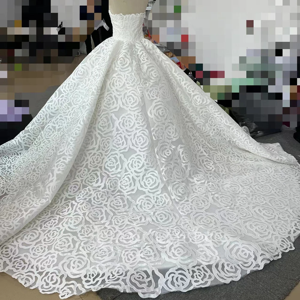 White Customized Princess Wedding Dresses 2026 Flash Sale Strapless Ball Gown Sleeveless Vestido De Novia Lace Robe De Mariee