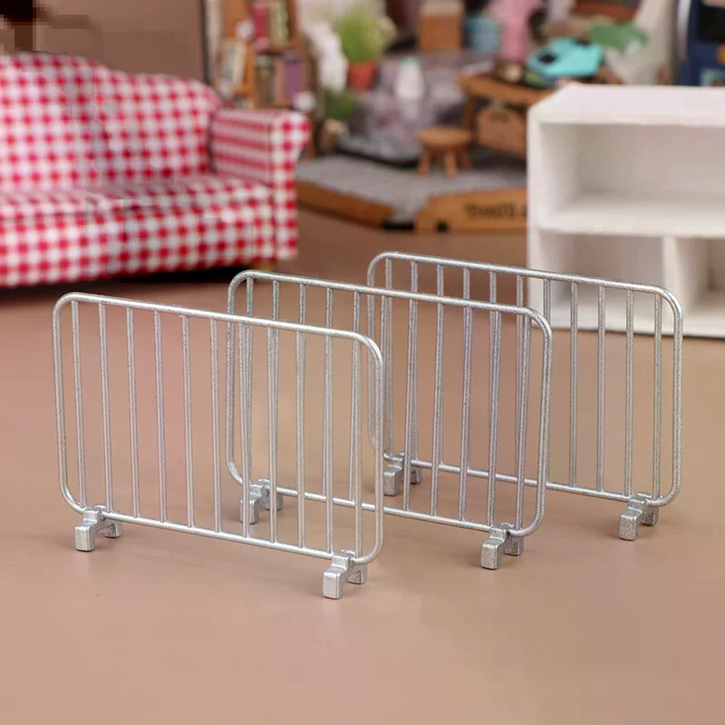 Dollhouse Mini Station Decoration Micro Scene Construction Prop 1:12 Dollhouse Simulation Metal Traffic Protective Fence Railing
