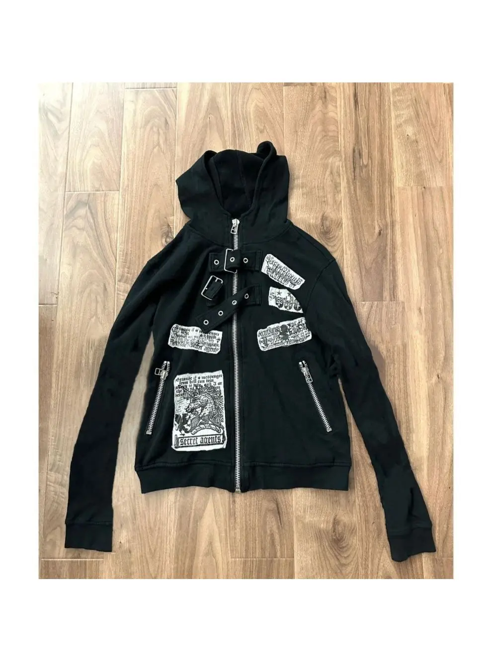 2026 New Autumn/Winter Retro Gothic Punk Hoodie Skull Print Poster Pattern Belt Buckle Decoration Subcultural Street Trend ins