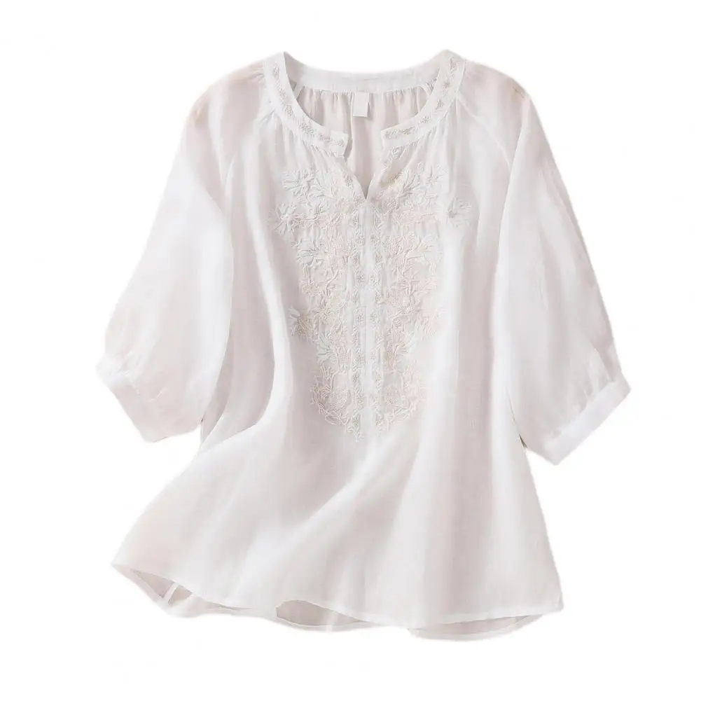 

Casual Blouse Elegant Floral Embroidered V-neck Blouse for Women Stylish Three Quarter Sleeve Casual Shirt Retro Mid-aged