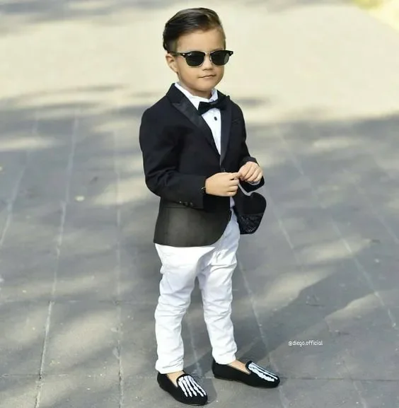 2-piece Black Boy Suits Kids Formal Wear Slim Peaked Lapel One Button Fit Boy Tuxedo Suit Set (Jacket+Pants)