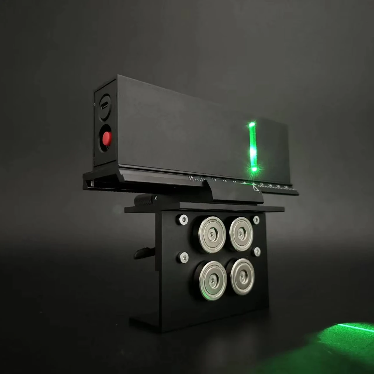 Precision laser alignment device