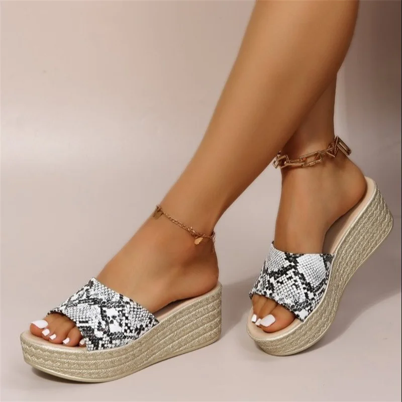 Summer Round Toe Wedge Thick Sole Casual Fashion Sexy Comfortable Fish Mouth Women\'s Sandals Snake Pattern Pantuflas De Mujer