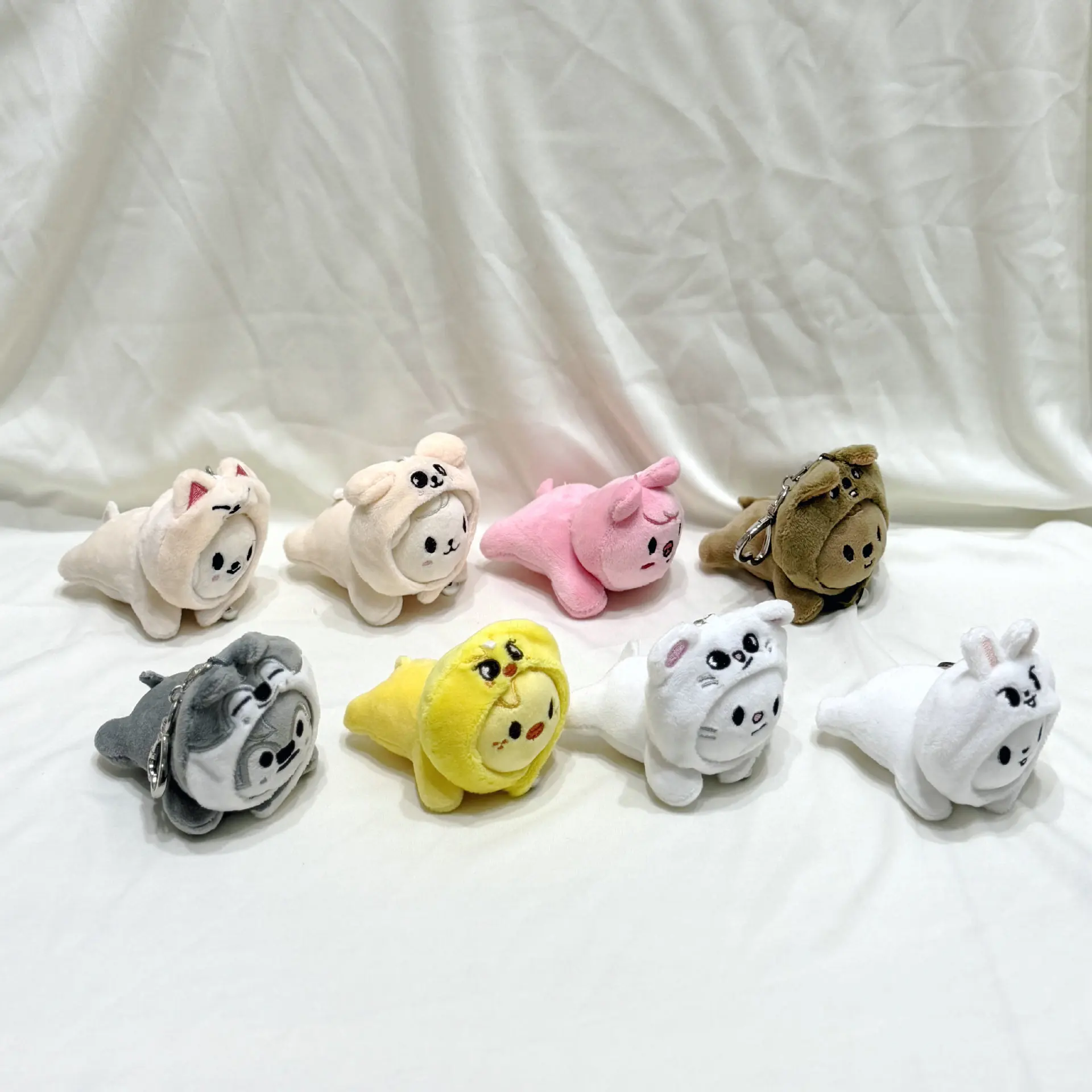 

Новая плюшевая мультяшная кукла Stray Kids SKZOO Party Pose, кукла для вечеринки, аксессуары с подвеской в виде Феликса, шляпа, милый брелок