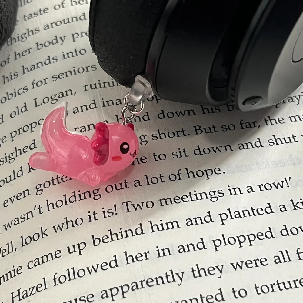 

1Pcs Adorable Practical Mini Resin Axolotl Charm Dust Plug Accessory for Mobile Phone, Tablets, Laptops, USB-C & Lightening Port