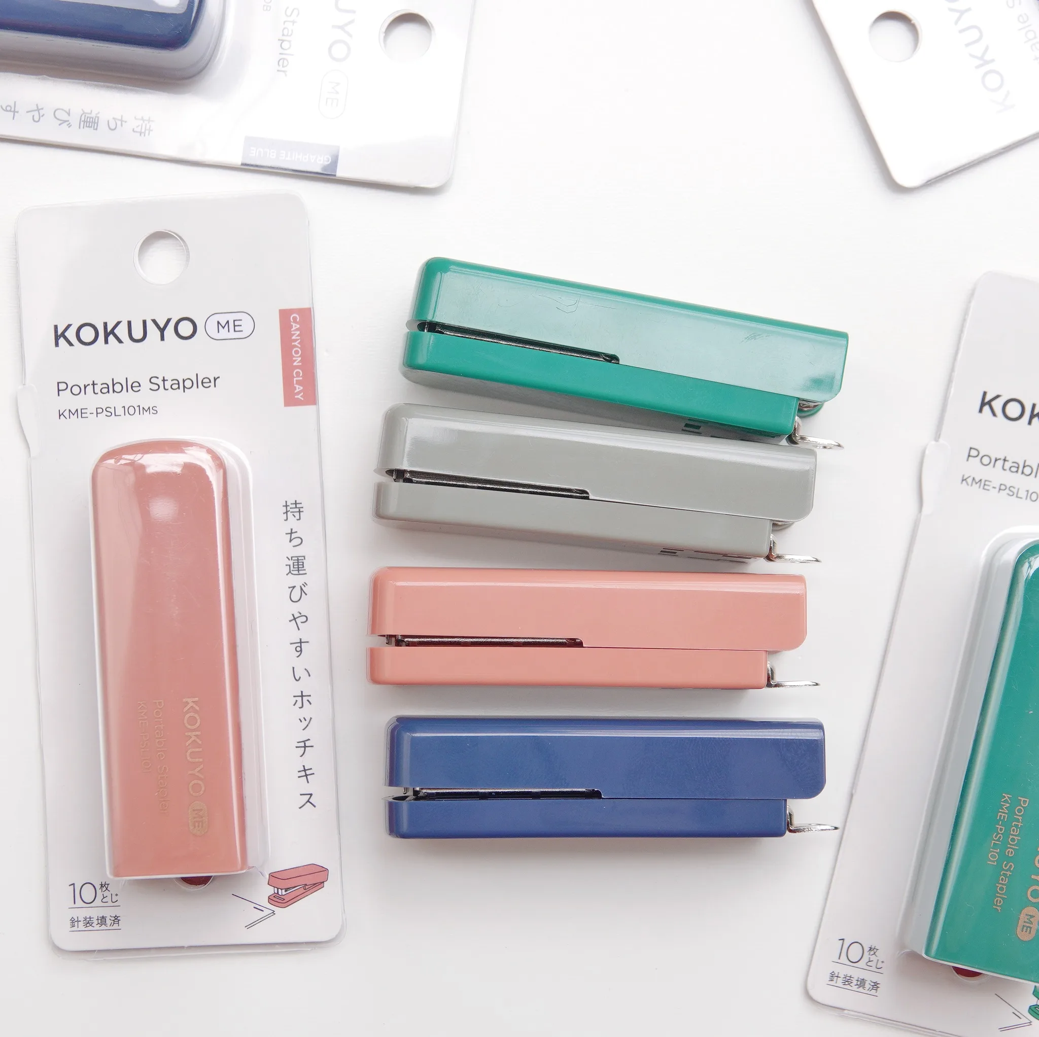 Japon KOKUYO ME Mini agrafeuse – Portable et compacte, papeterie élégante pour le bureau et les étudiants, reliure facile pour les papiers et les documents de test