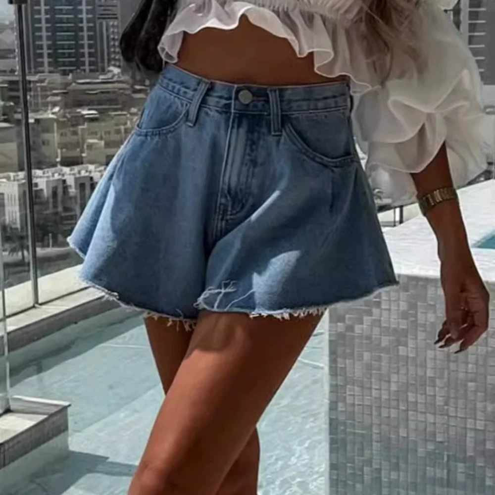 Loose and comfortable stylish women's denim shorts High waisted umbrella hot pants Trend women's denim shorts