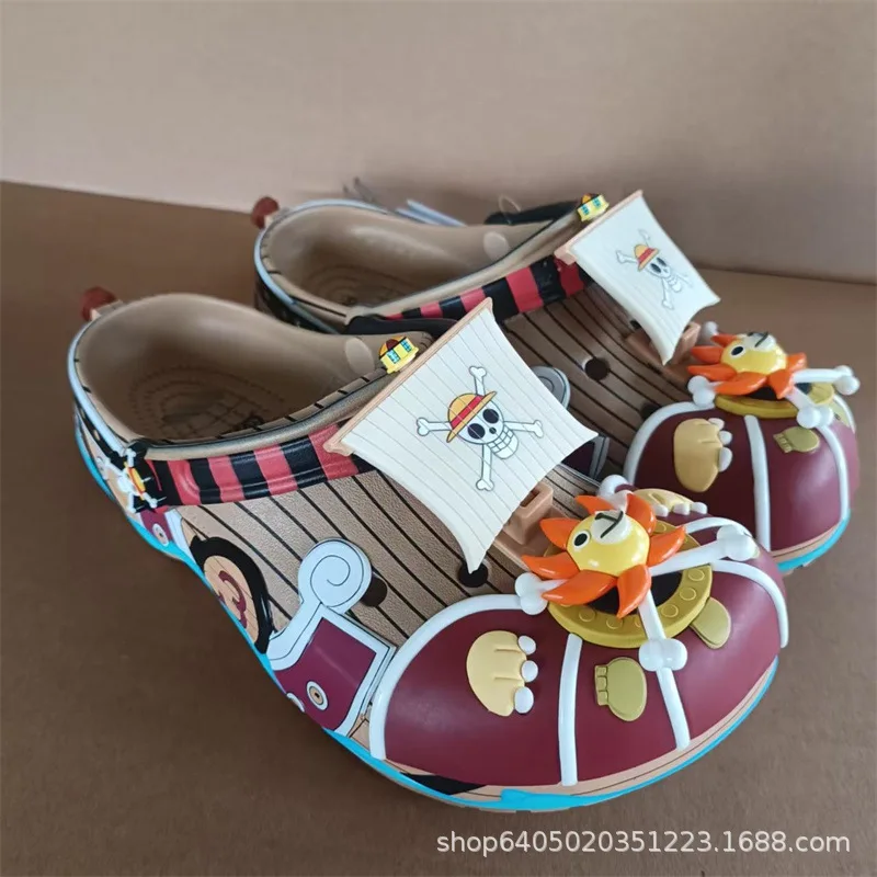 One Piece Thousand Sunny Pirate Ship Clogs, Straw Hat Jolly Roger Flag Charms Eva Hole Shoes Waterproof Non-Slip Casual Sandals