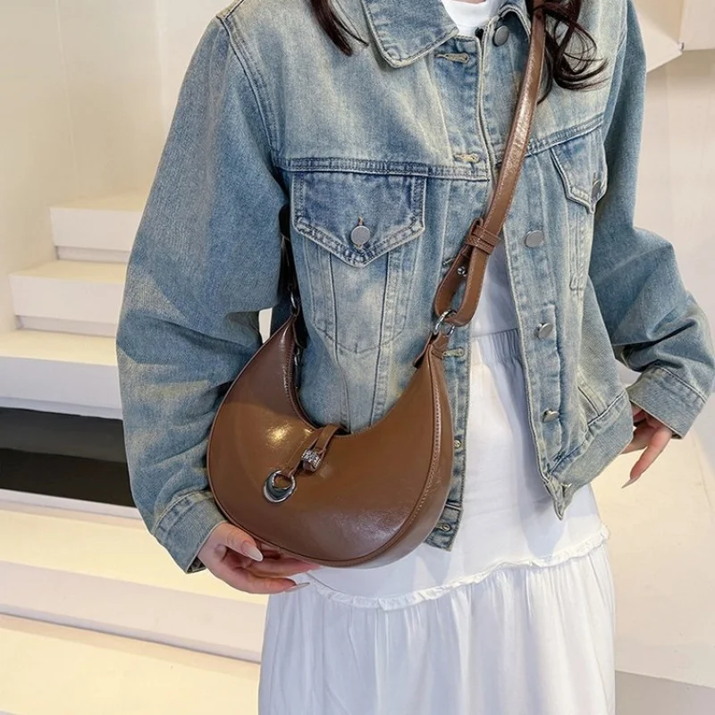 

Women's Crossbody-Bag Made Of Premium Leather Boasting Trendy Design And High-End Vintage Paris Look​