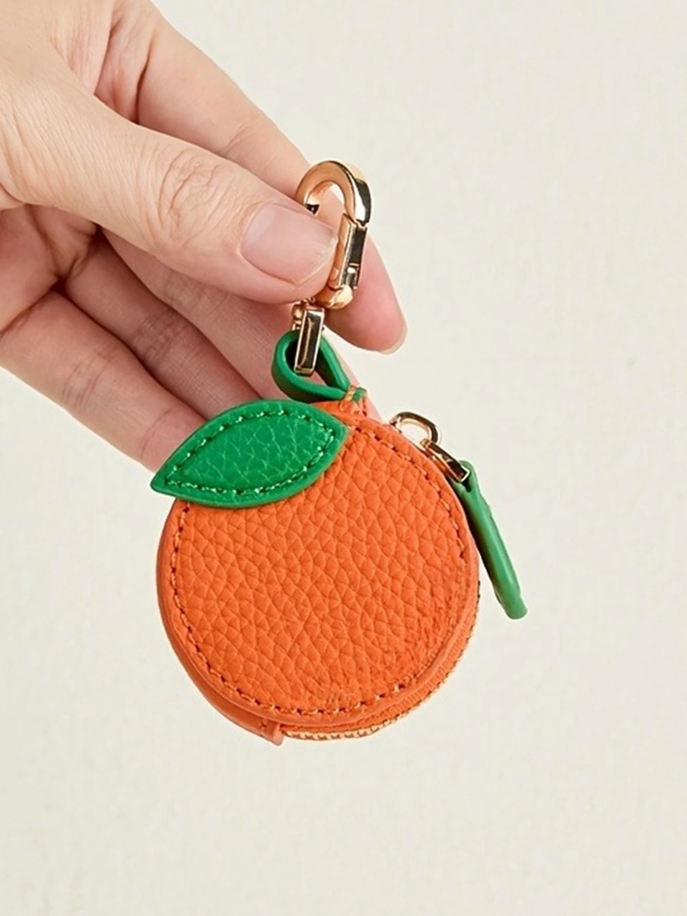 Modischer Persönlichkeits-Fruchtanhänger in Kirschform, Mini-Münzbörse, Niedlicher Schlüsselanhänger, PU-Leder-Taschenanhänger, Kleine Tasche, Geschenk für Mädchen – Detail 15