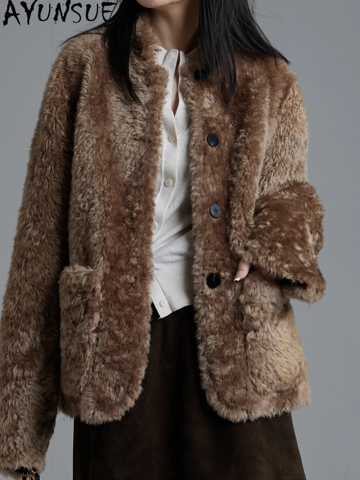 معطف فرو من جلد الغنم الطبيعي من AYUNSUE ملابس شتوية للنساء 2025 ملابس الشارع الشهير سترة من الجلد الطبيعي ميرينو امرأة جديدة في معاطف