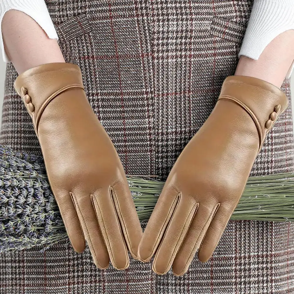 قفازات نسائية من جلد البولي يوريثان ذات نوعية جيدة شتاء دافئ بالإضافة إلى قفازات مخملية قصيرة ورقيقة تعمل باللمس لون القيادة قفازات جلدية نسائية