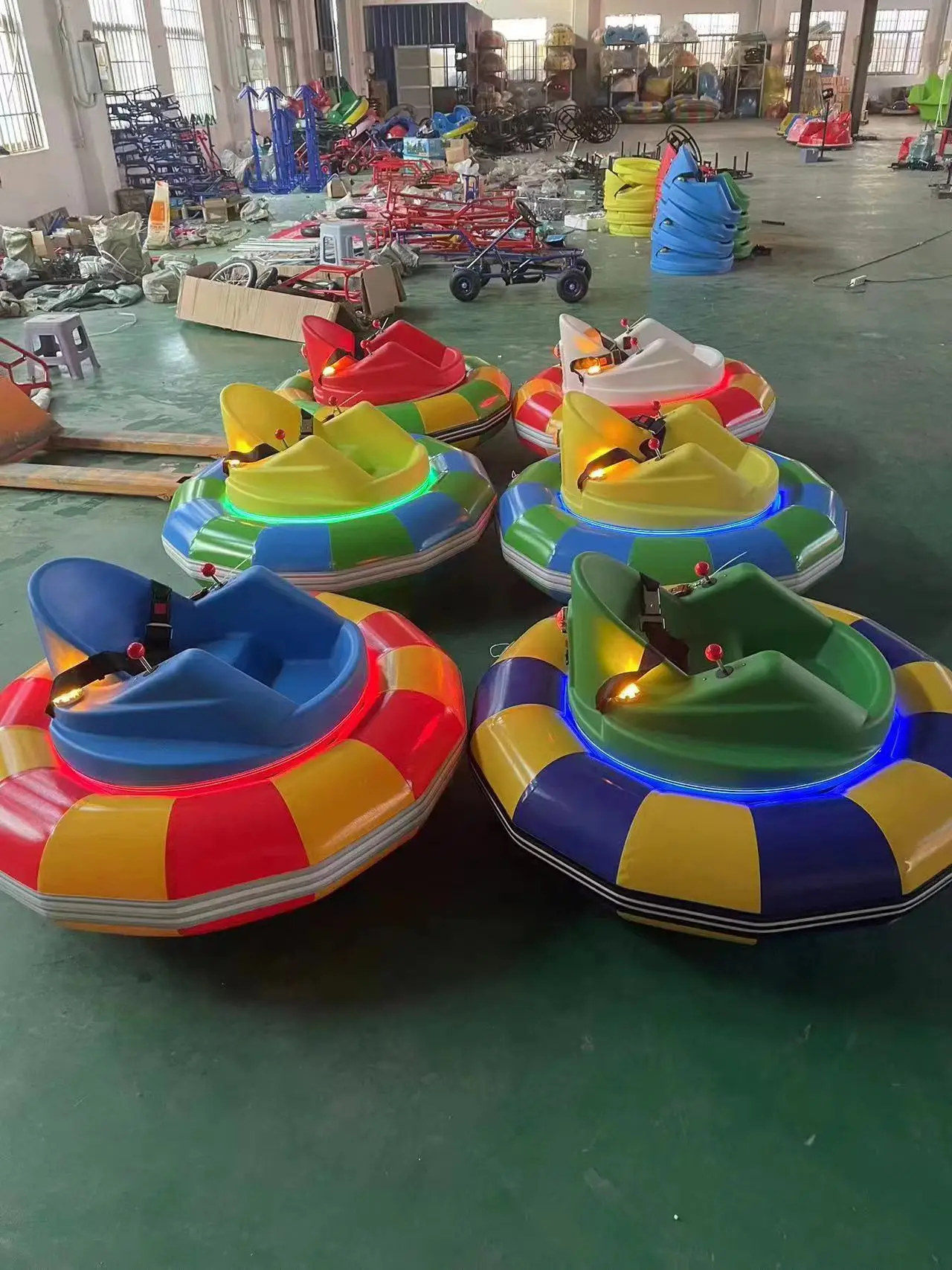 سيارات ممتصة للصدمات كهربائية مضحكة ملونة للأطفال للعب الداخلي والخارجي مع سكة بلاستيكية قابلة للنفخ #4