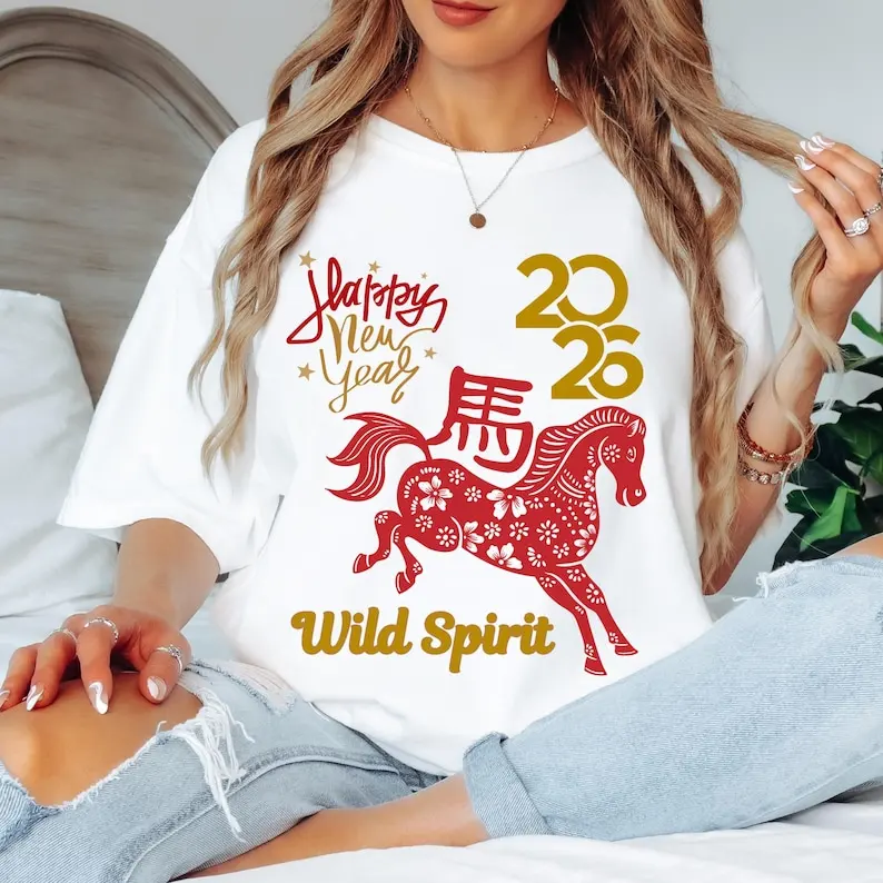 قميص سنة الحصان 2022، تي شيرت الحصان الروح البرية، قميص زودياك الصيني 2026، تي شيرت برسومات سنة جديدة سعيدة، هدية لمحبي الخيل #2