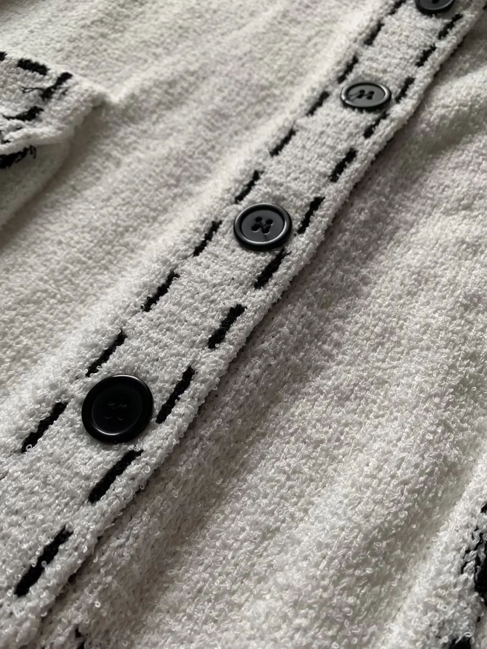 YY2640 25 Spring New Product Women's Clothing Thread Cutting Decoration Creative Fashion Round Neck Short Sleeve Knitted Coat 39