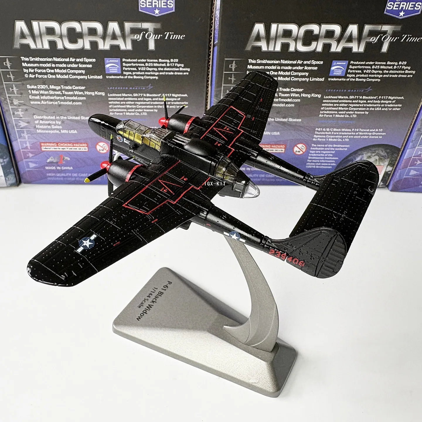 

Масштабная модель самолета P-61B Black Widow (1/144), ночная истребительная авиация США, коллекционная модель для демонстрации и декора