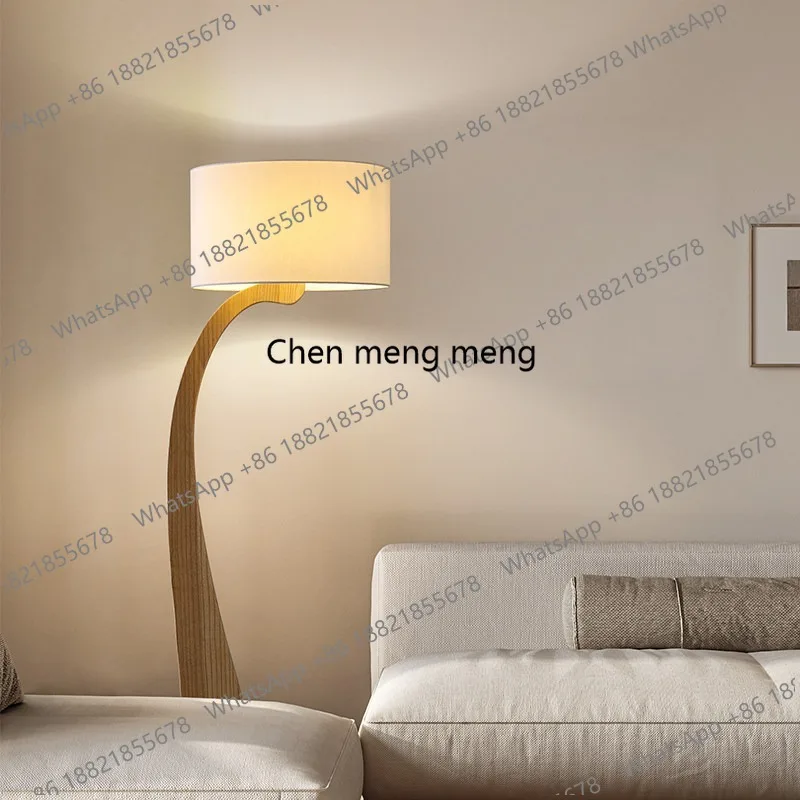 

Simple Japanese-style floor-to-ceiling lamps, reading study by the sofa in the living room, and high-end logs in the bedroom