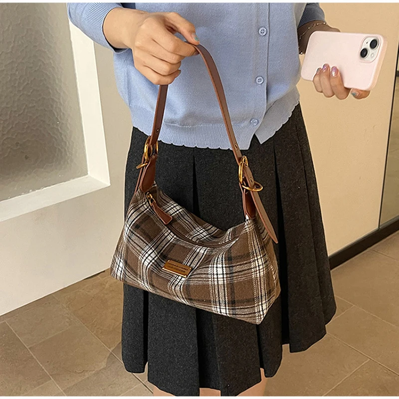 Karierte Hobo-Schultertasche, Retro-Handtasche aus kariertem Stoff, Y2k Vintage-Handtasche, Herbst-Winter-Handtasche für Damen, ideal für den täglichen Gebrauch. – Detail 14