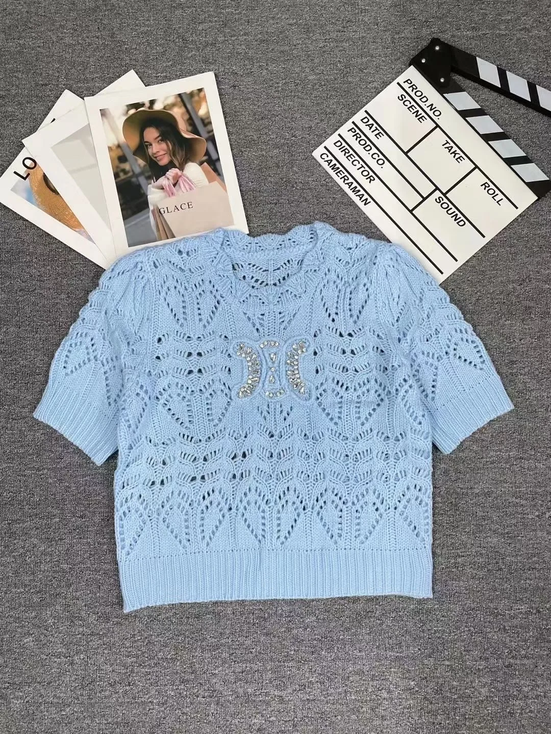 

Модный ажурный трикотажный топ для женщин, прямой крой, с бриллиантовой отделкой, весенний сезон, стандартный тонкий крой