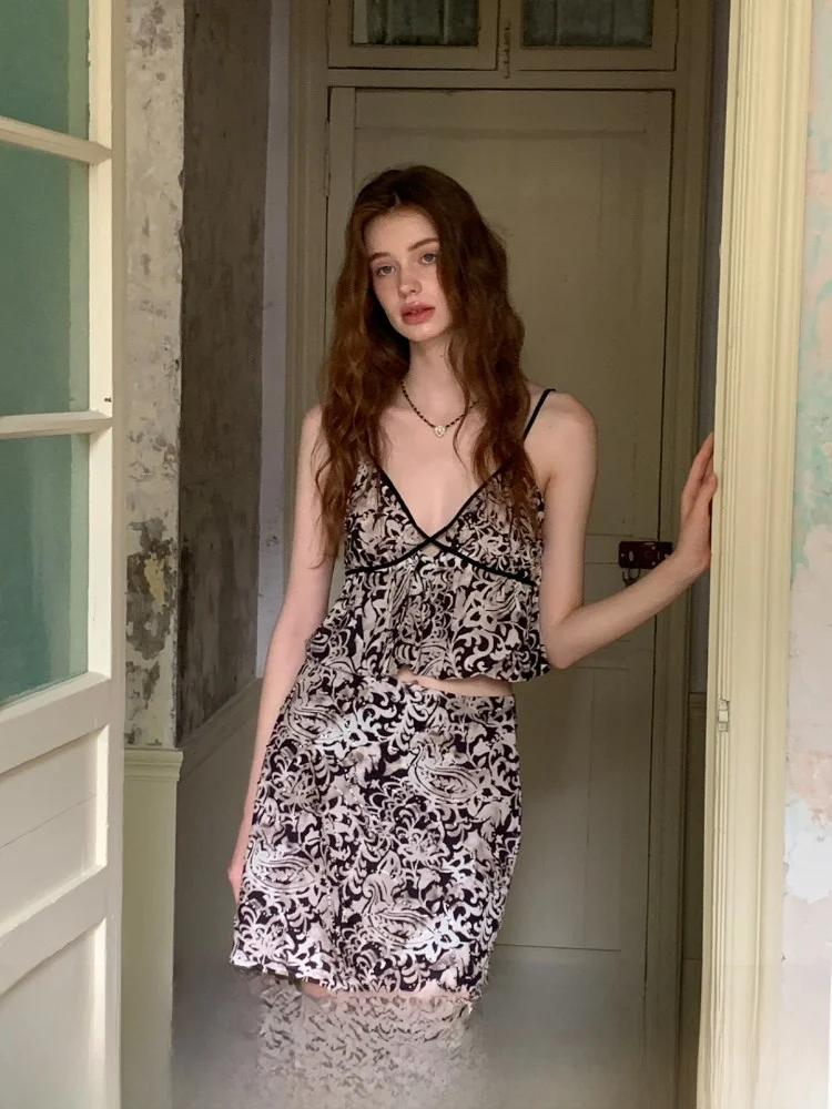 

Новый комплект из жилета и бретелей с цветочным принтом ZHU, женская летняя юбка, оригинальный дизайн, хлопковый костюм из двух предметов, V-Ne