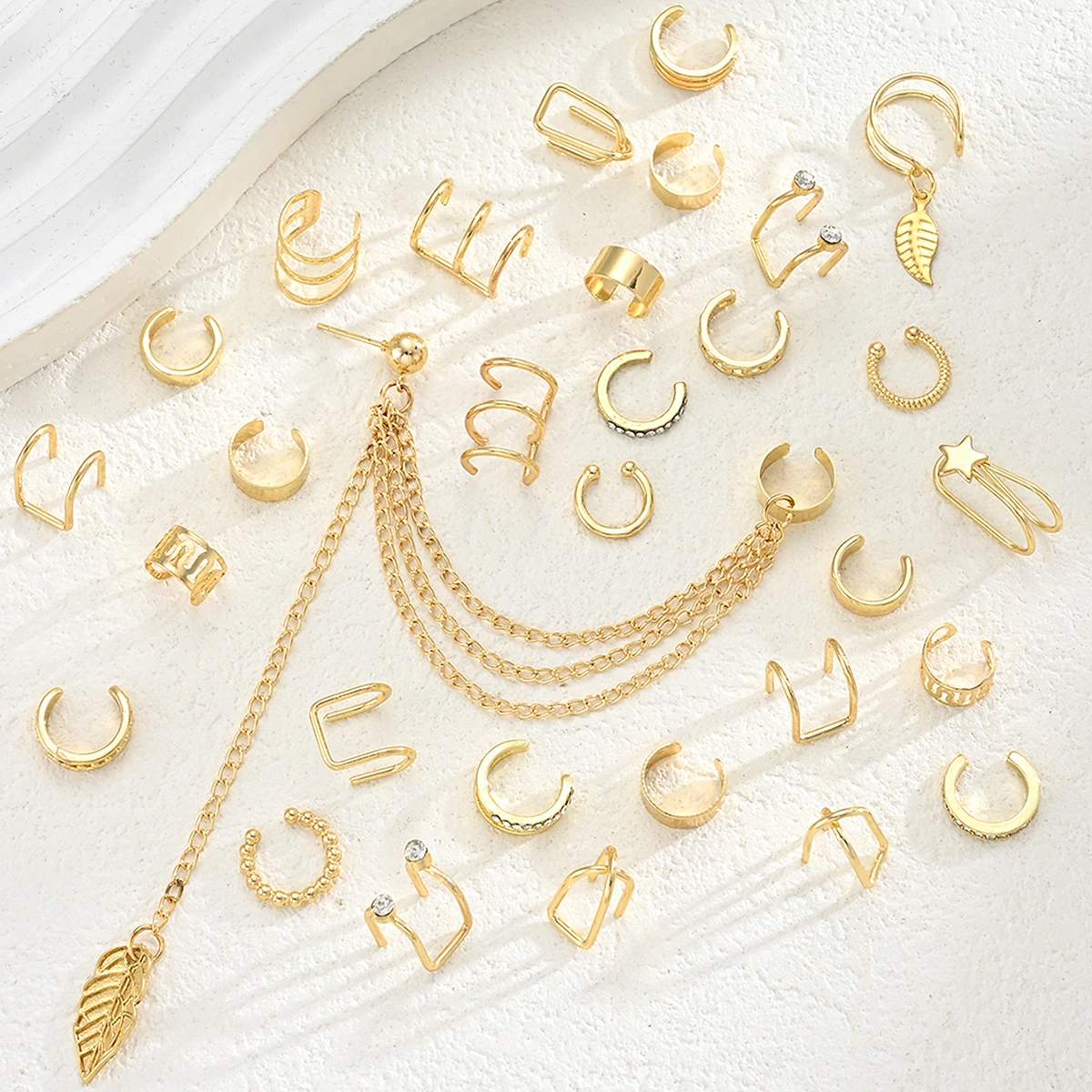 31-teiliges Set Blatt-Ohrclips für Frauen in Goldfarbe, Kreative Einfache C-förmige Ohrklemmen ohne Piercing, Trendiger Modeschmuck, Neue Geschenkideen – Detail 4