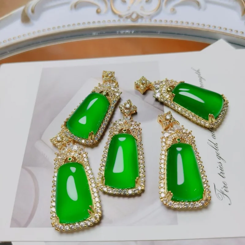

New Jadeite Color Jade Ice Jade Emperor Green Chalcedony Pendant Sweater Necklace for Women Simple and Elegant Necklace