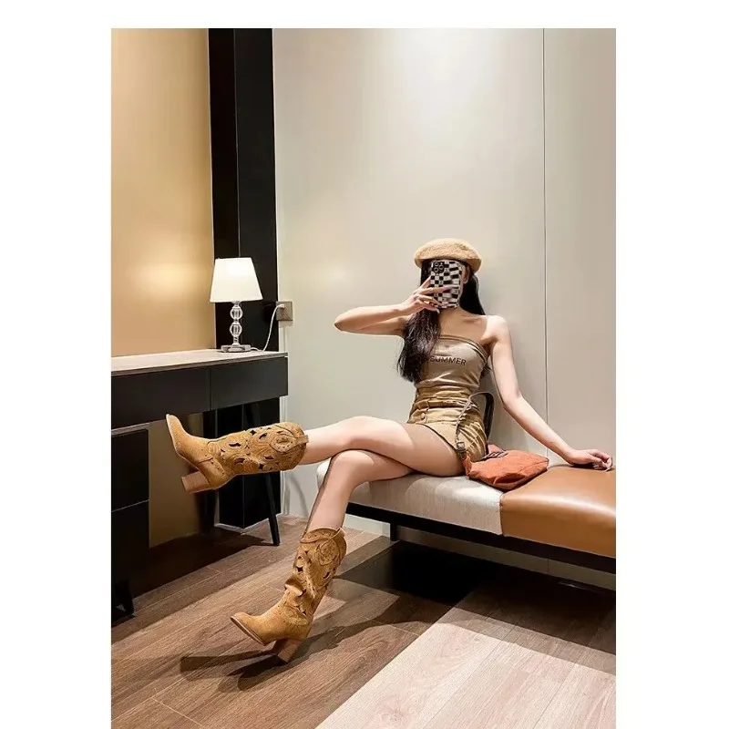 2024 New Women's Summer Retro Round Toe Chunky Heels Vegan Suede Western Boots with Hollow Design and Rivets Cowboy Boots Shoes